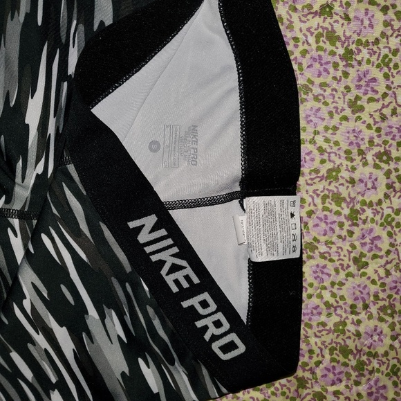 Nike Pro Camo Legging - Picture 2 of 3